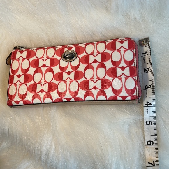 Women’s Coach Pink Signature Wallet with zipper closure. Like new - Picture 5 of 8